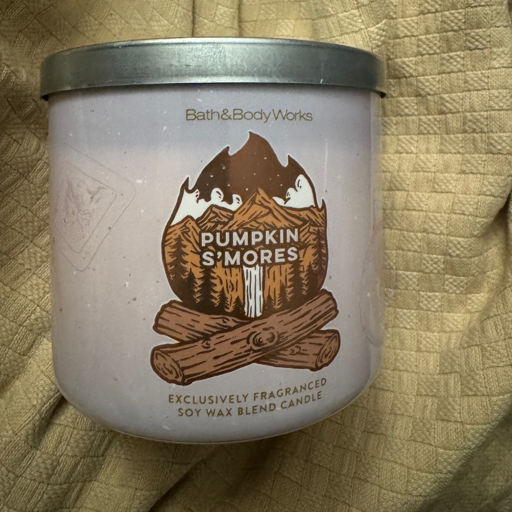 Bath & Body Works Pumpkin S'mores Candle with Silver Lid